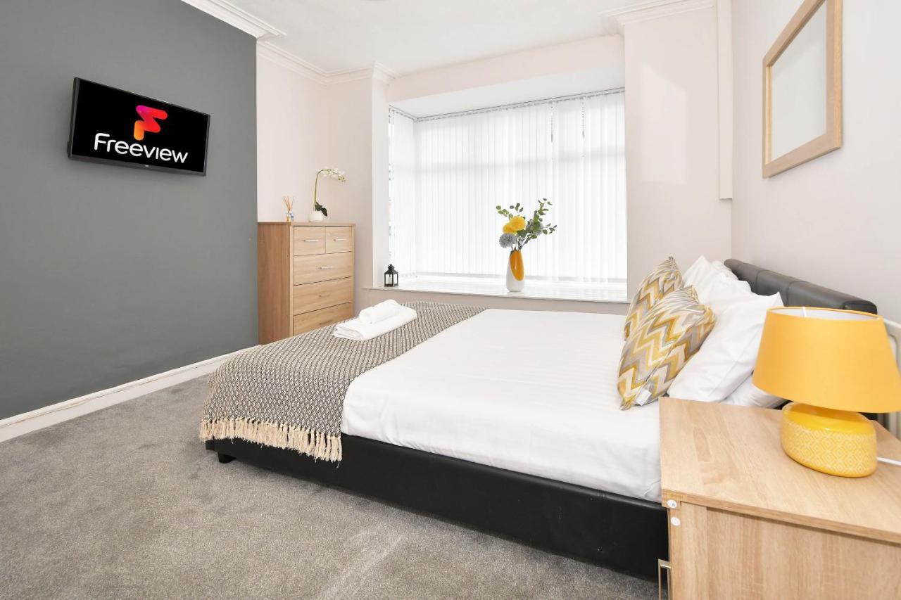 Wistaston House By Yourstays 5 Double Bedrooms And 2 Bathrooms, Great For Groups! Book Now! Кру Экстерьер фото