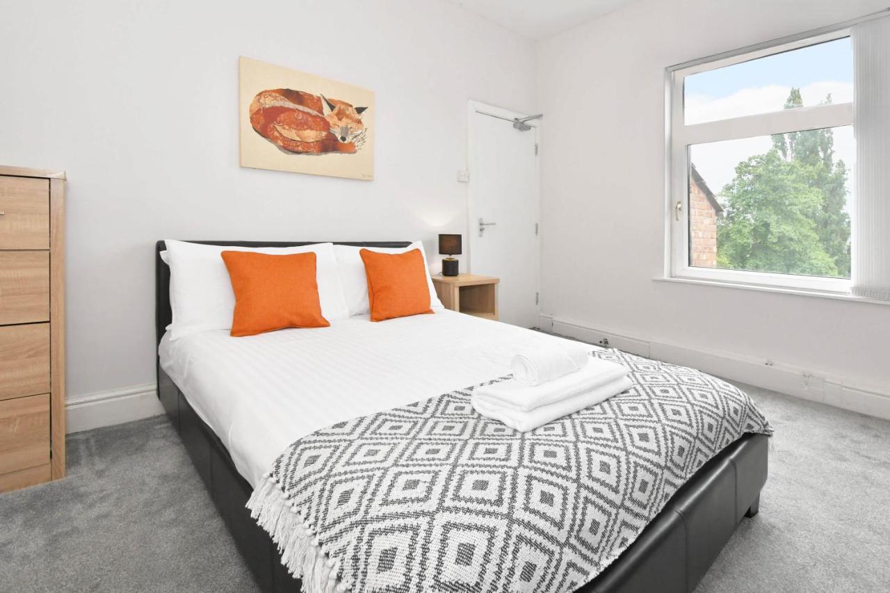 Wistaston House By Yourstays 5 Double Bedrooms And 2 Bathrooms, Great For Groups! Book Now! Кру Экстерьер фото